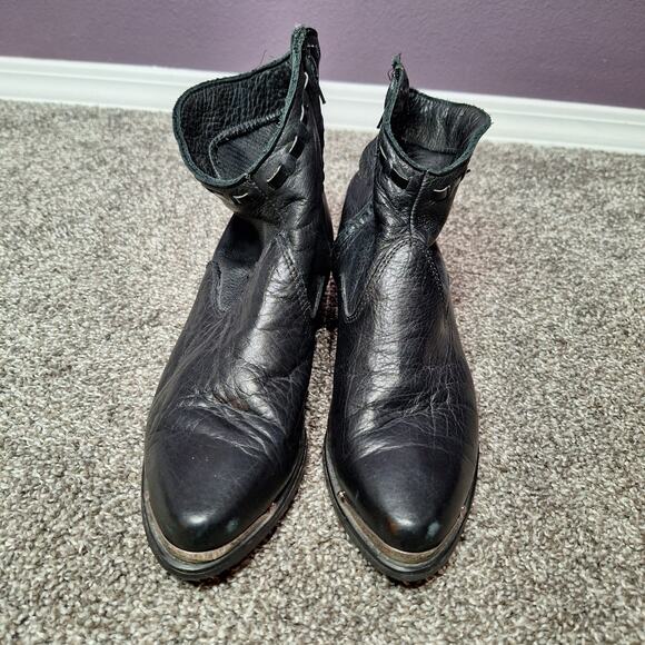 Capezio womens 7 black soft leather metal accent western booties - Picture 3 of 7